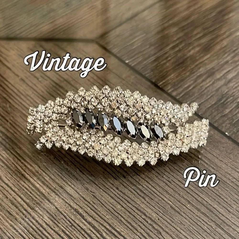 Vintage Rhinestone Clear & Gunmetal Rhinestone Brooch